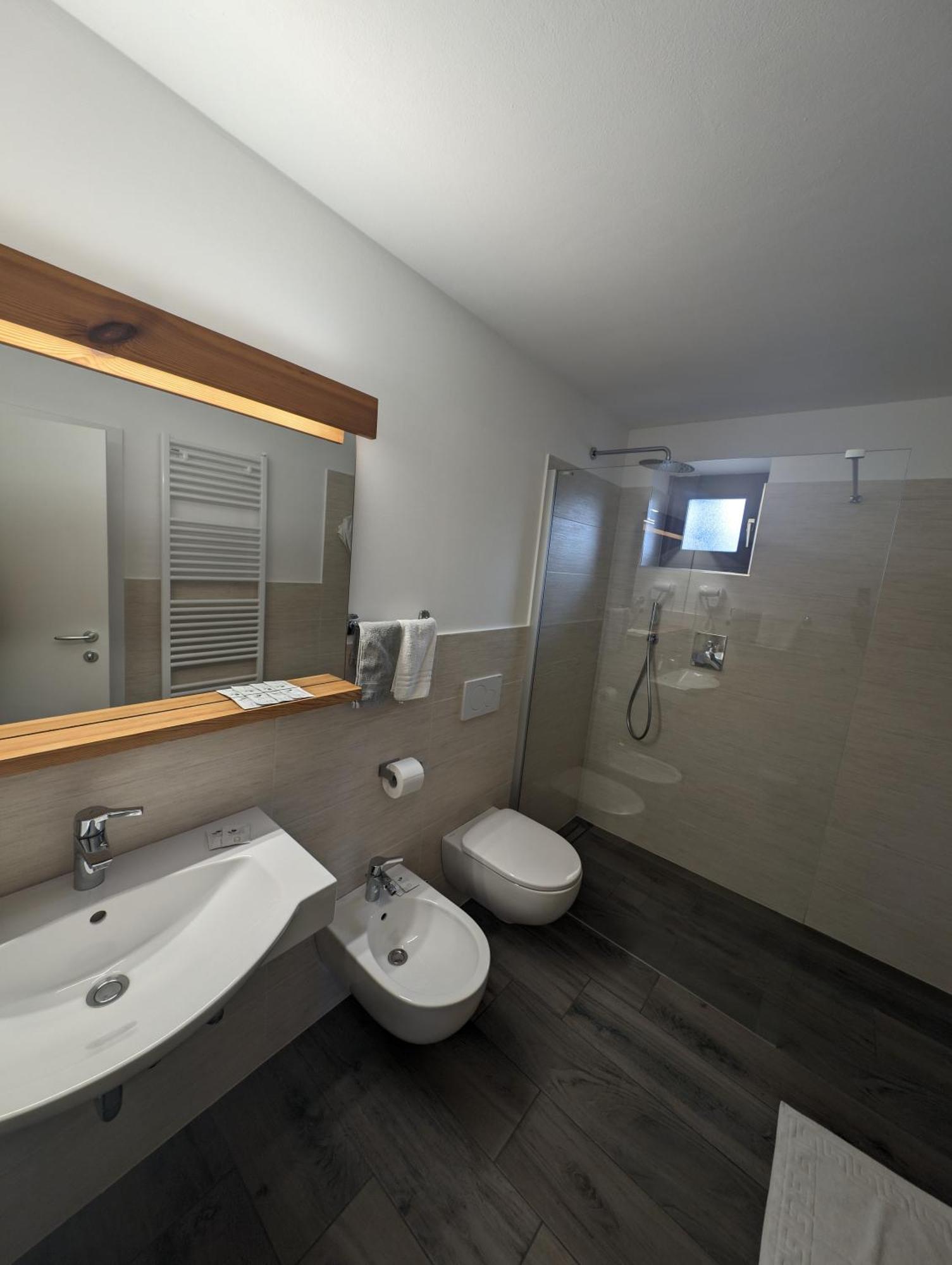 Hotel Eden Guesthouse Marlengo Luaran gambar